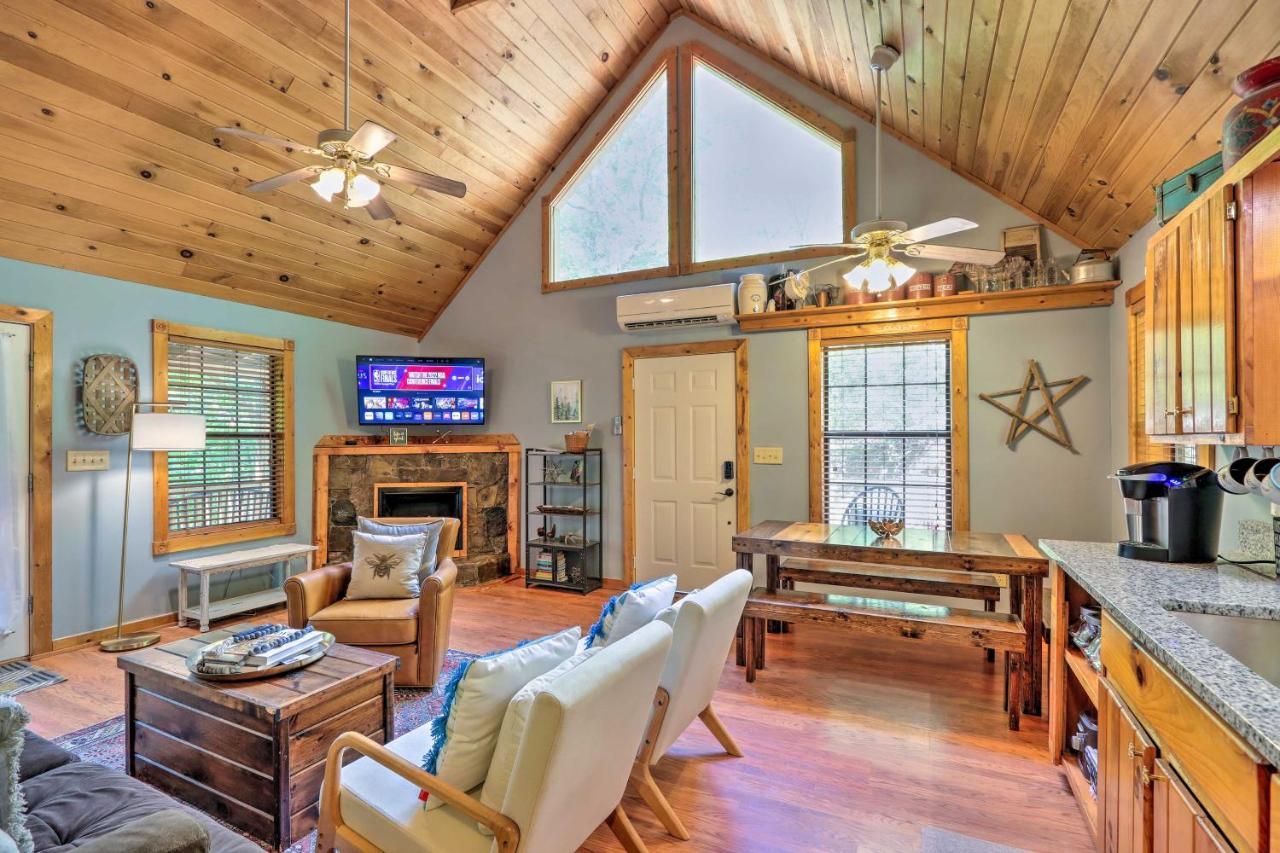 Bumblebee Cottage Murphy Retreat With Hot Tub Salem Bagian luar foto