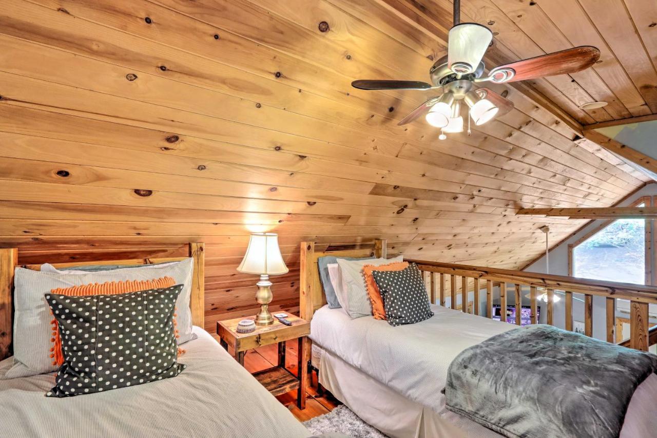 Bumblebee Cottage Murphy Retreat With Hot Tub Salem Bagian luar foto